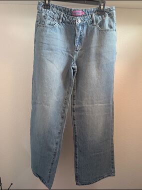 Light Wash Women’s Edikted Jeans - Classic Straight Fit, low rise, medium